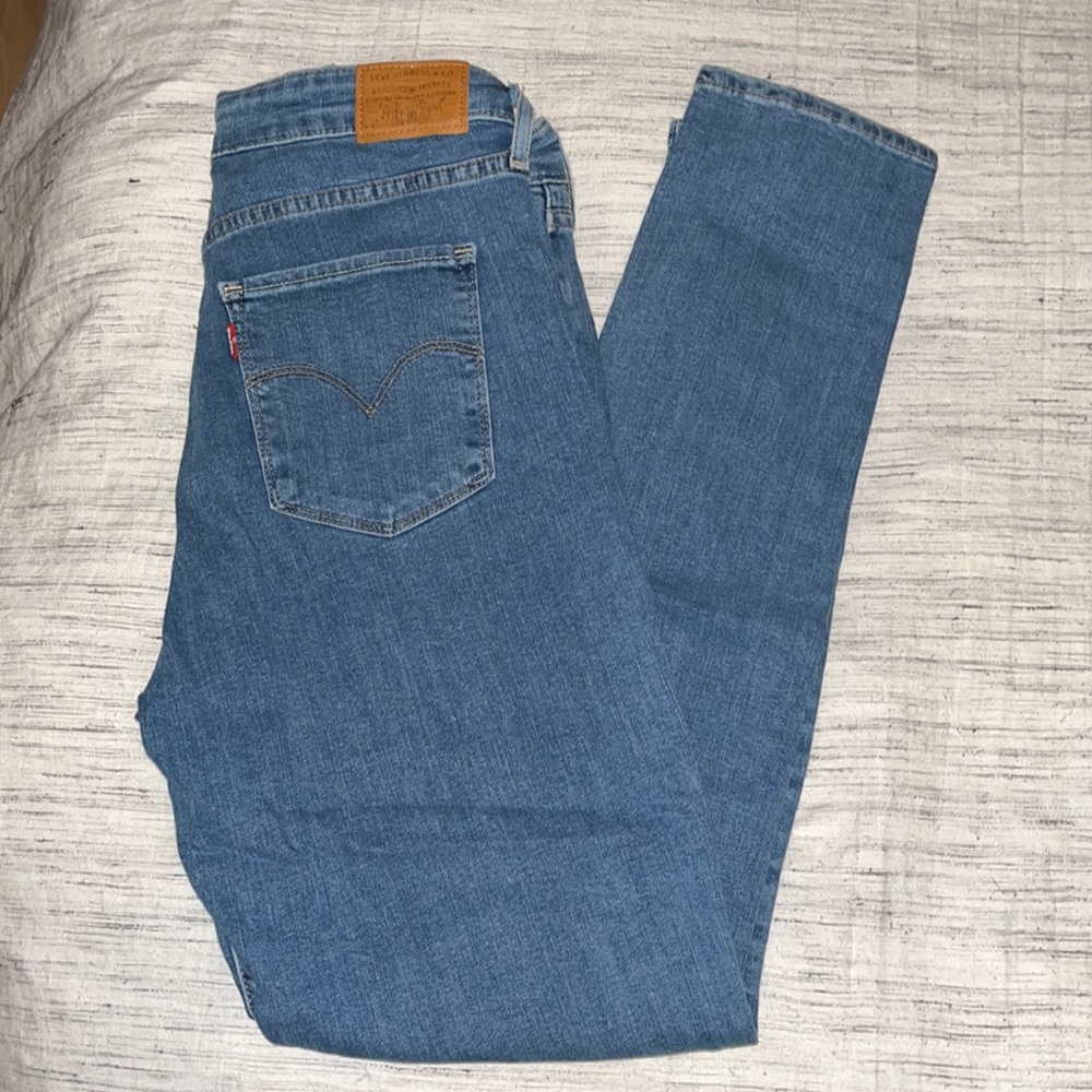 Womens Levi’s jeans